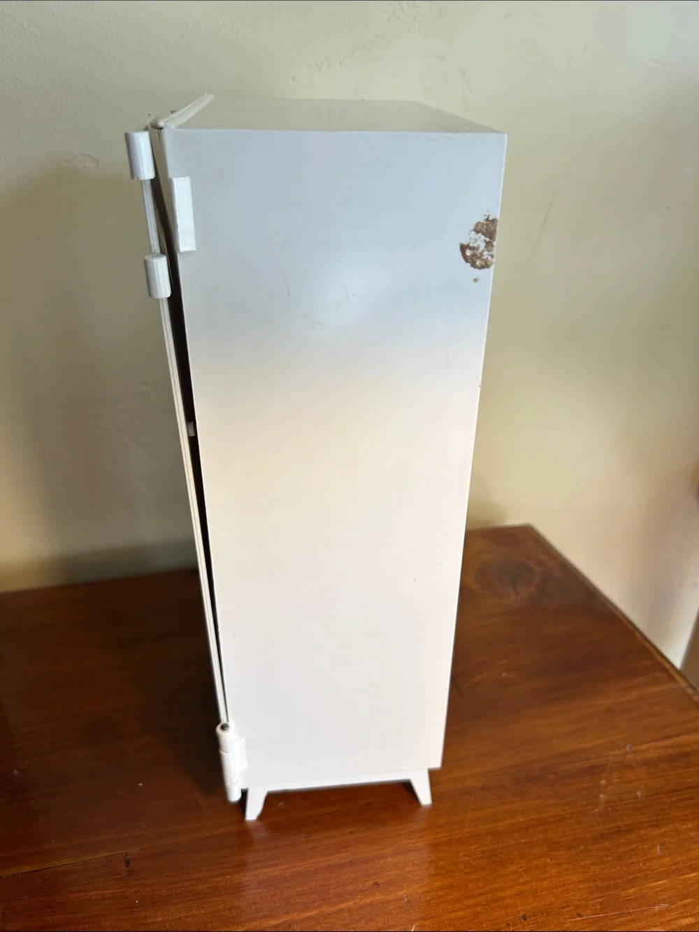 Vintage 60s Pedigree Sindy Doll White and Gold Wardrobe Closet w/ Hangers